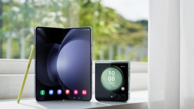515993_123_galaxy_fold5_flip5s_pen_product_icy_blueocean_green_hi min 676x451.jpg