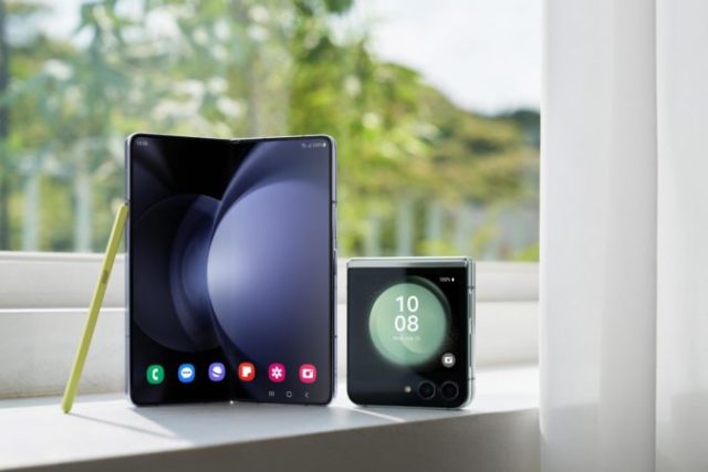 515993_123_galaxy_fold5_flip5s_pen_product_icy_blueocean_green_hi min 676x451.jpg