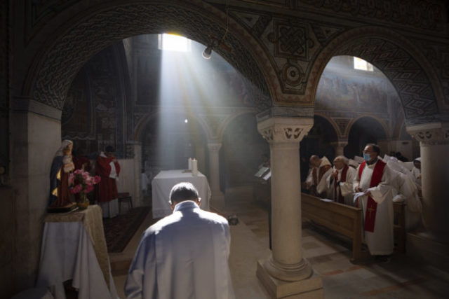 516581_israel_st._stephens_day_01091 2fa2b41854164e2b9288eede25d545b0 676x451.jpg