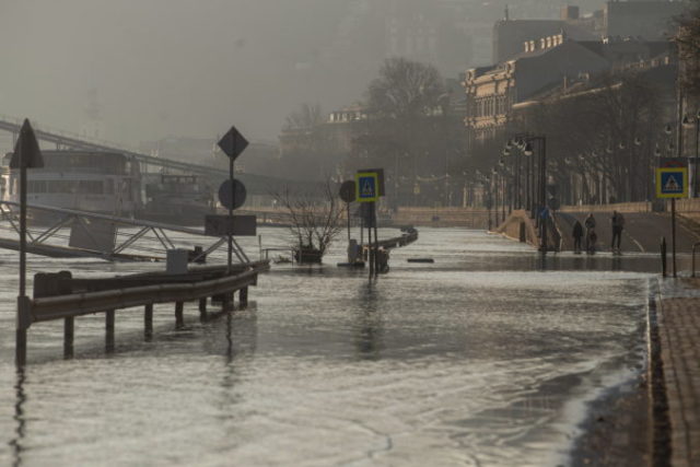 516714_hungary_floods_80274 676x451.jpg