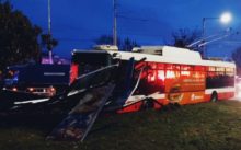 516955_nehoda trolejbus bb 676x420.jpg
