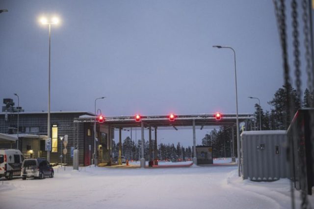 517437_migration_finland_russia_border_71002 676x450.jpg