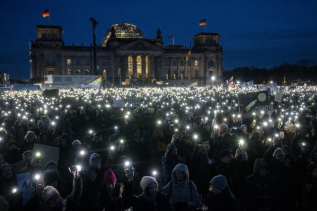 518061_germany_far_right_protest_39502 676x451.jpg