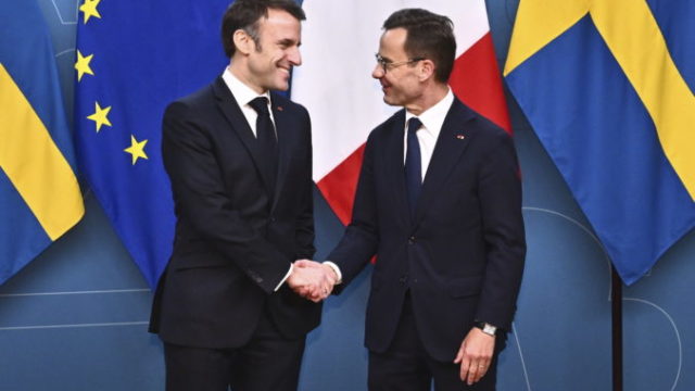 518650_macron 676x450.jpg