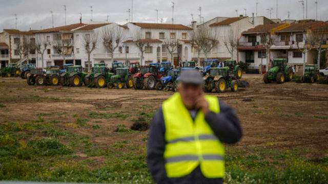 519298_europe_farmers_protest_47337 676x451.jpg