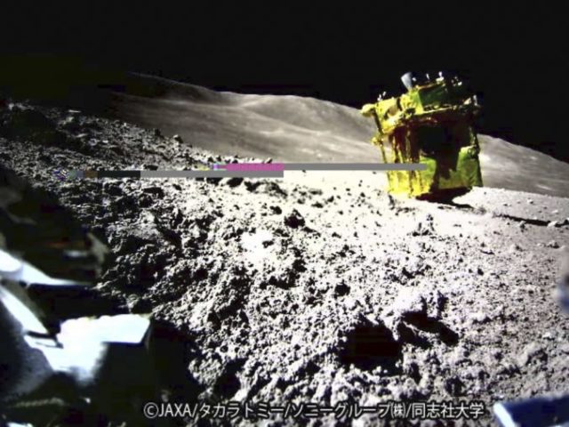 520359_japan_moon_landing_98216 676x507.jpg