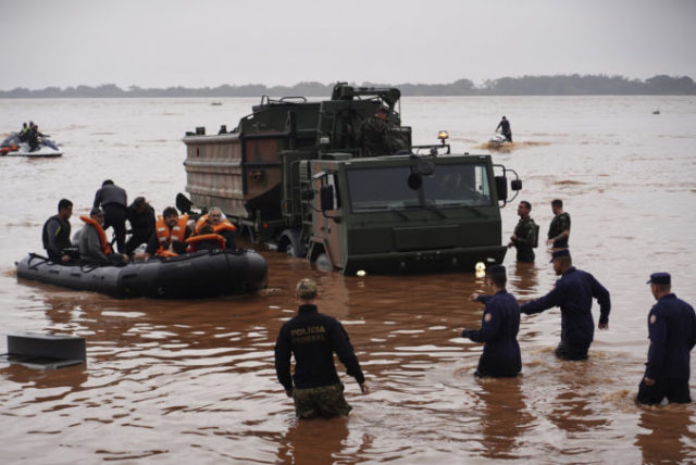 524685_brazil_heavy_rains_30357 676x452.jpg