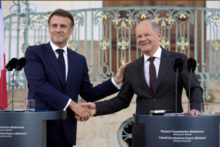 526353_emmanuel macron olaf scholz 676x451.jpg