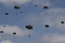 526686_france_d_day_80th_anniversary_parachute_drop_83910 676x451.jpg