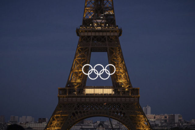 527615_oly_paris_olympic_rings_30843 676x451.jpg