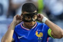 529059_soccer_euro_2024_mbappe_mask_30882 676x451.jpg