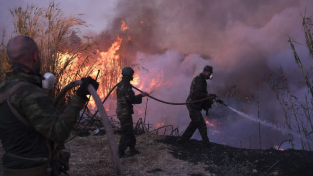 531369_greece_wildfire_45418 676x451.jpg