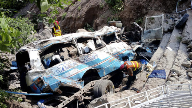 532126_pakistan_bus_accident_39812 676x507.jpg