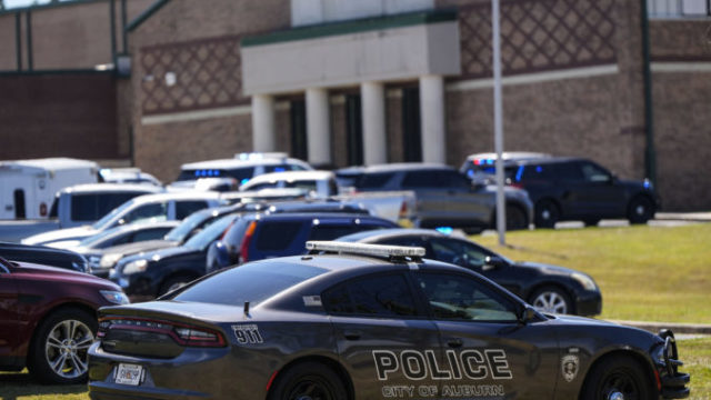 532701_georgia_high_school_shooting_66726 676x452.jpg