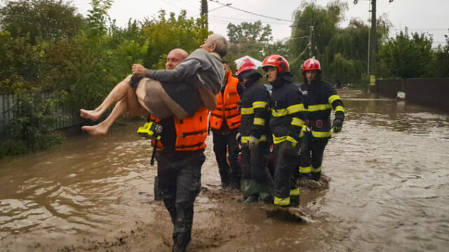 533198_romania_floods_83135 676x451.jpg