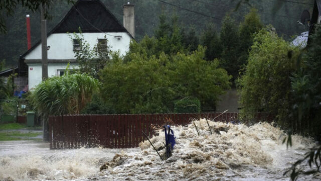 533233_czech_republic_floods_77230 676x451.jpg