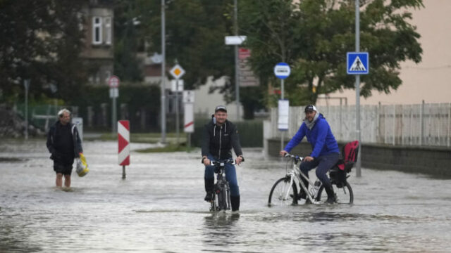 533322_czech_republic_floods_04586 676x451.jpg