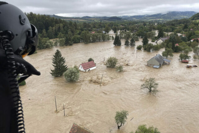 533444_poland_central_europe_floods_70303 1 676x451.jpg