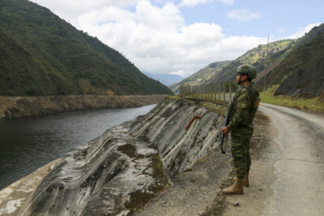 533836_ecuador_power_security_46758 676x451.jpg