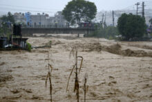 534022_nepal_floods_58526 676x451.jpg