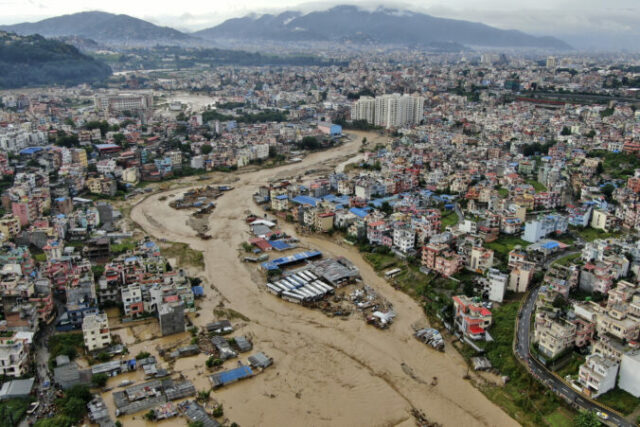 534046_aptopix_nepal_floods_99611 676x451.jpg