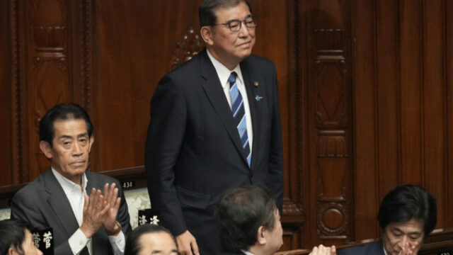 534170_aptopix_japan_politics_55353 676x451.jpg