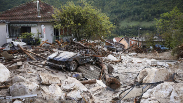 534383_bosnia_floods_12319 676x451.jpg