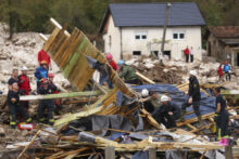 534407_bosnia_floods_72900 676x451.jpg