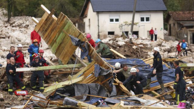 534407_bosnia_floods_72900 676x451.jpg