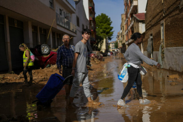 535741_spain_floods_84165 676x451.jpg