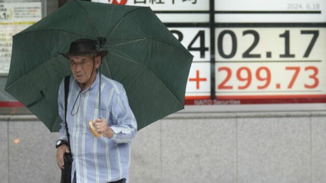 536476_japan_financial_markets_69428 676x451.jpg