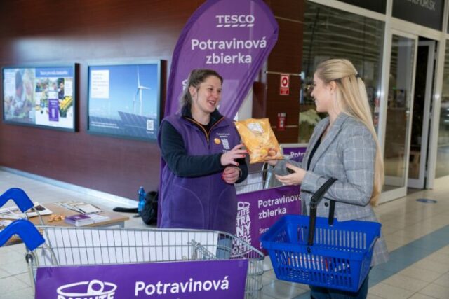 536670_tesco vianocna potravinova zbierka  676x451.jpg