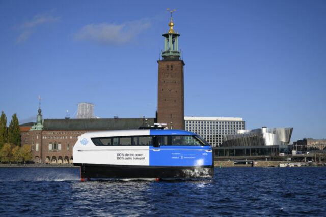 537463_sweden_hydrofoil_ferry_87230 676x451.jpg