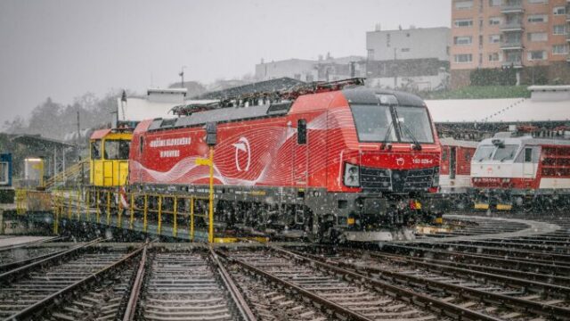 537802_rusen siemens vectron s unikatnym dizajnom sa stava novou sucastou flotily zssk 676x423.jpg