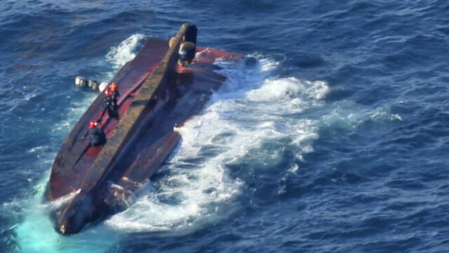 537825_south_korea_capsized_boat_08170 676x507.jpg