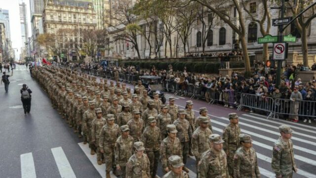 538014_veterans_day_parade_27252 676x451.jpg