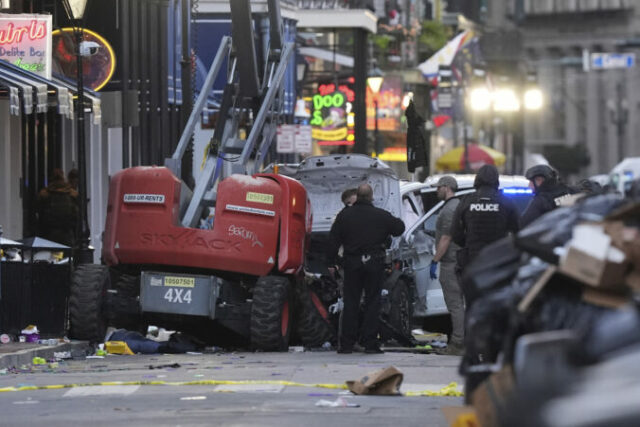 538822_new_orleans_car_into_crowd_33457 676x451.jpg