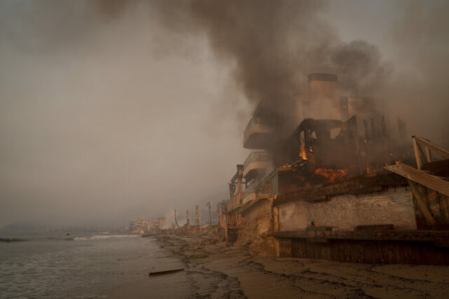 539238_aptopix_california_wildfires_61544 676x451.jpg