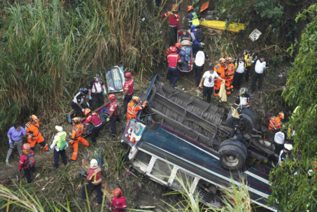 540787_guatemala_bus_crash_87579 676x451.jpg