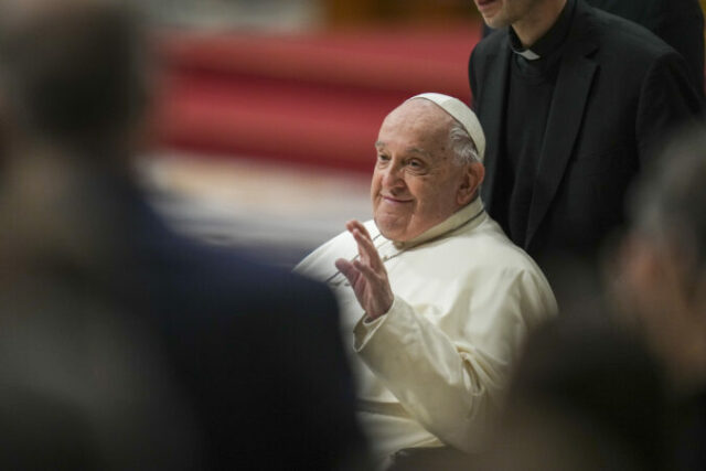 541034_vatican_pope_20388 676x451.jpg