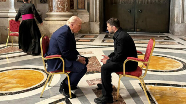 543877_trump_vatican_pope_37554 676x451.jpg