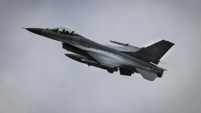 544121_russia_ukraine_war_f16_zelensky_80215 676x451.jpg