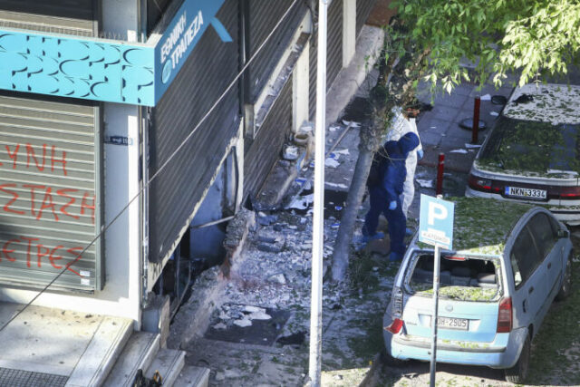 544155_greece_bomb_death_70961 676x451.jpg