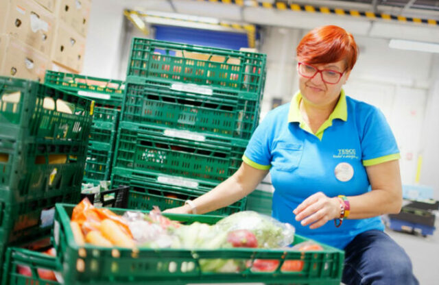 544216_tesco darovanie potravin 676x439.jpg