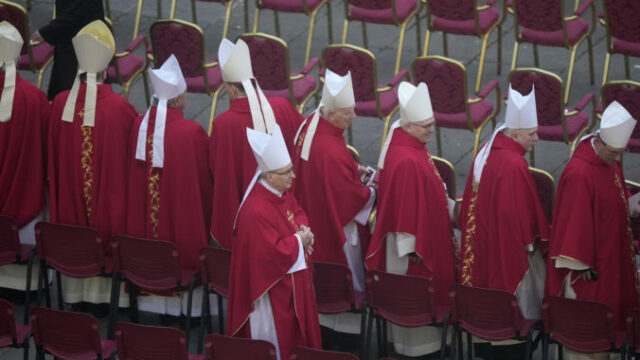 544270_vatican_benedict_xvi_funeral_29636 2cd35982a4a34484ac920b3a4d89e5dc 676x451.jpg