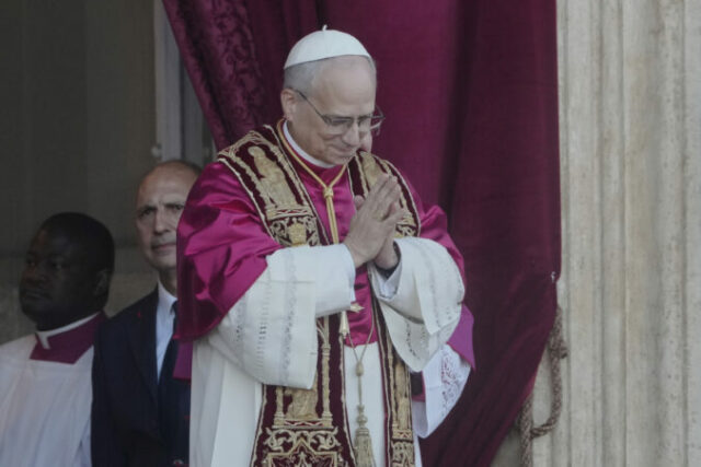 544382_vatican_conclave_new_pope_10214 676x451.jpg