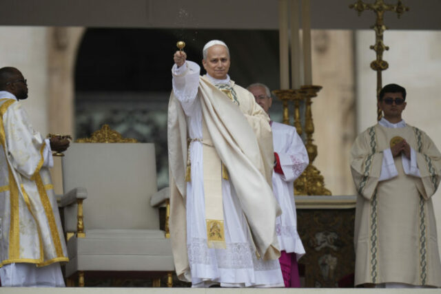 544720_aptopix_vatican_pope_72387 676x451.jpg