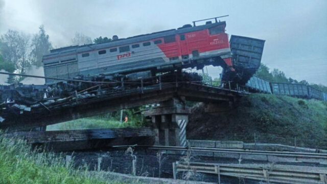 545253_russia_train_derailment_18250 676x451.jpg
