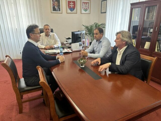 545364_rokovanie busta 676x507.jpg