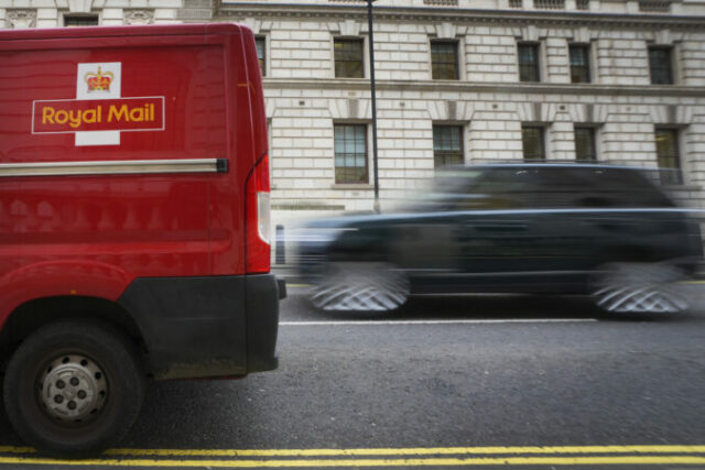 546333_britain_post_office_03968 676x451.jpg
